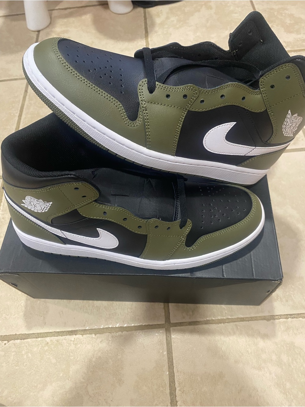 Nike Air Jordan 1 Mid - Olive Green/Black/White